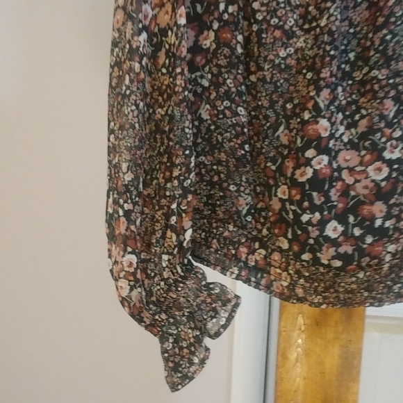 Abercrombie & Fitch Off The Shoulder Floral Crop Long Sleeves Top Blouse Size S - Picture 7 of 11